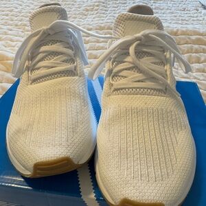 Adidas swift run white shoes with gum sole. Size 7 in men/ 8 women